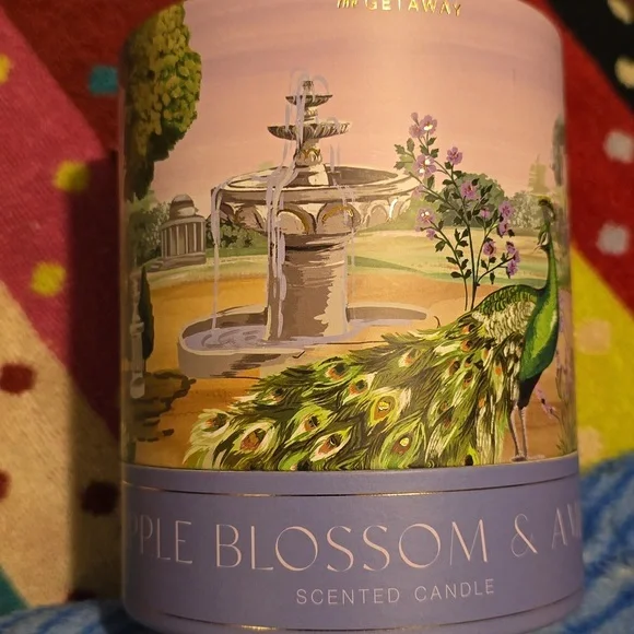 ♥️BUY 2 GET 1 FREE Getaway Woody Apple Blossom & Amber Boxed Candle, Retail $34 - Picture 5 of 10